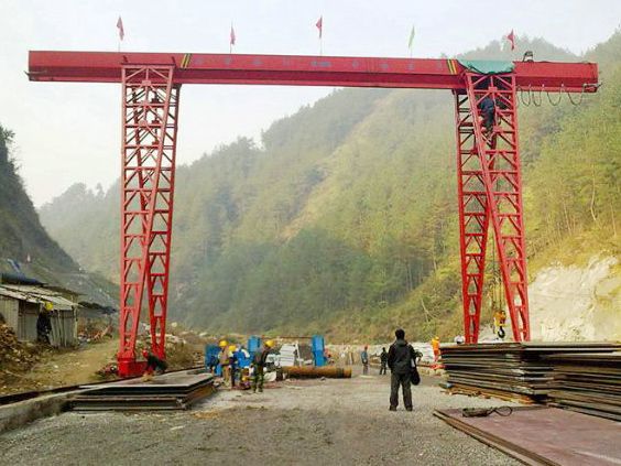 MH上包下花式門式起重機(jī)